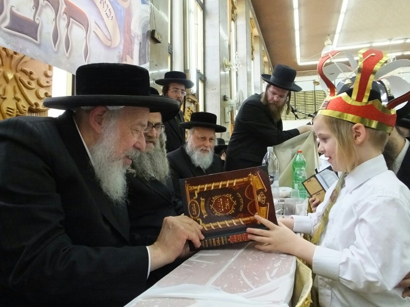 בֶּן חָמֵשׁ לַמִּקְרָא בת"ת ברסלב בירושלים. צפו
