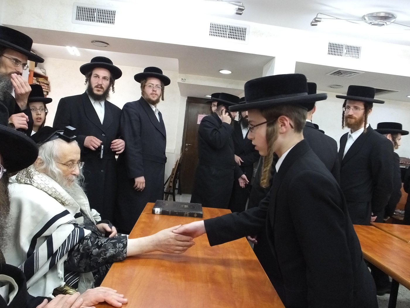 תלמידי המכינה "טוב ירושלים" נבחנו אצל הגאב"ד. תיעוד