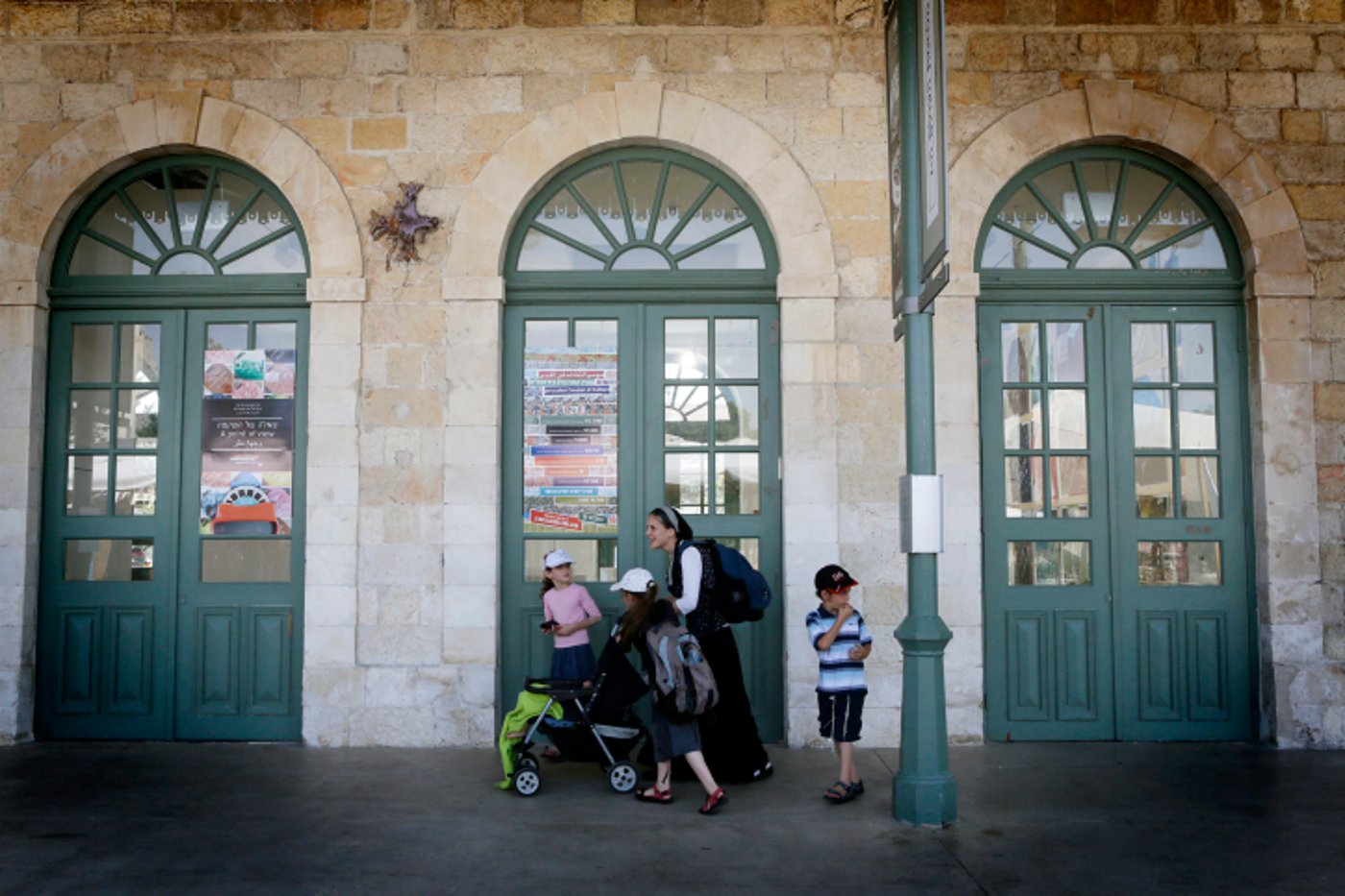 התחנה הראשונה, למצולמים אין קשר לכתבה