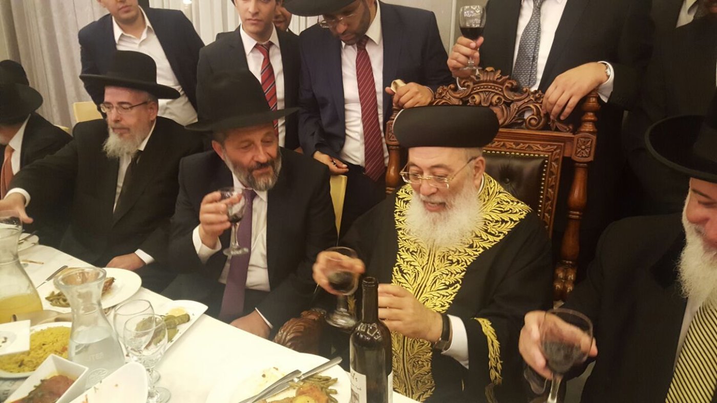זה לצד זה: הראשונים לציון שחזרו את 'תמונת השלום'. צפו