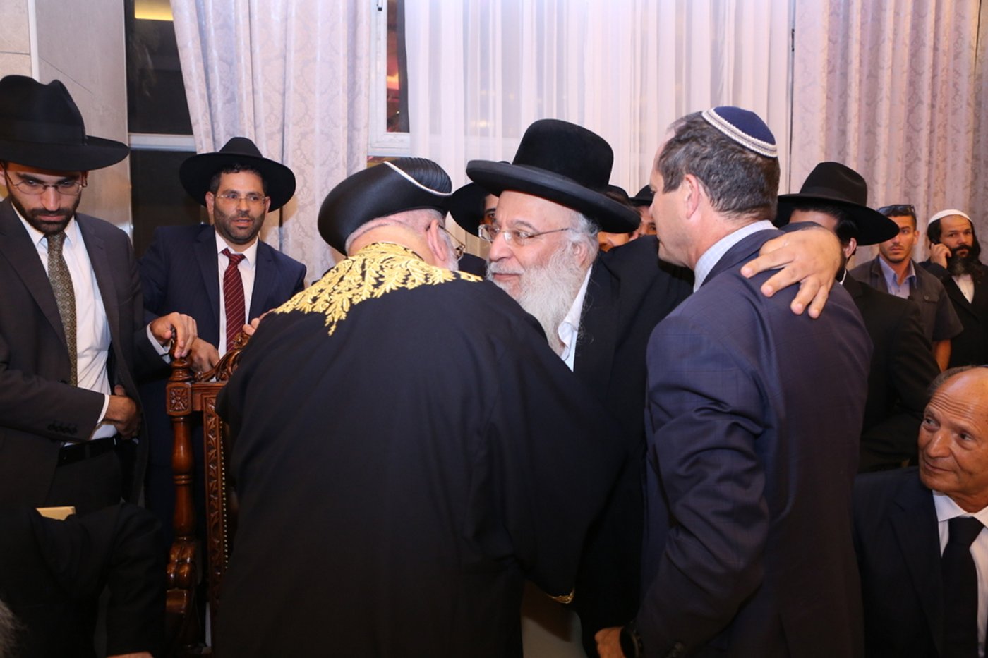 התיעוד המלא: חתונת נכד הראשל"צ הגר"ש עמאר