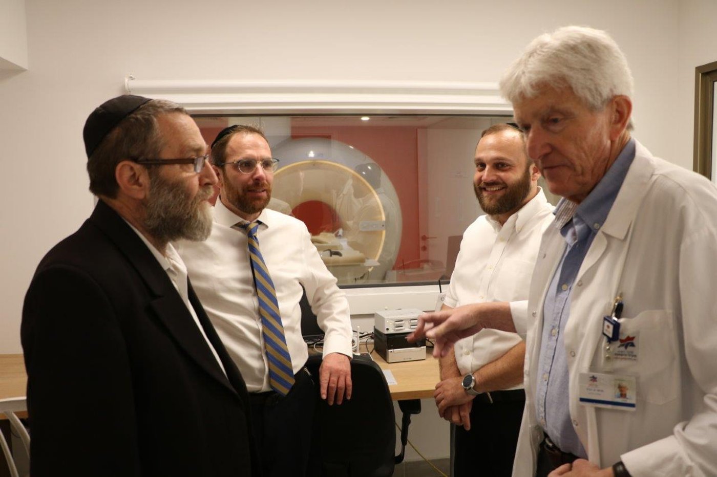 יו"ר ועדת הכספים ח"כ הרב משה גפני בסיור מקיף במרכז הרפואי מעיני הישועה