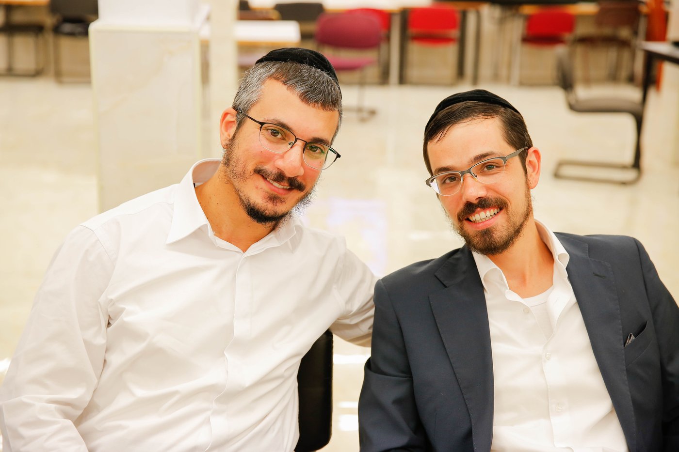 צפו: בעלי המנגנים החב"דיים בהתוועדות חסידית