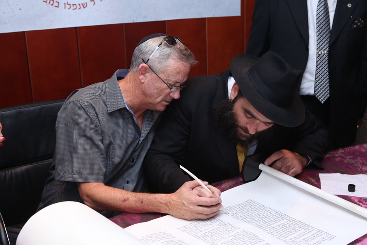 תיעוד: משפחות הנופלים הכניסו ספר תורה בקפריסין