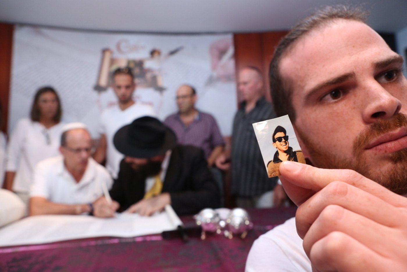 תיעוד: משפחות הנופלים הכניסו ספר תורה בקפריסין