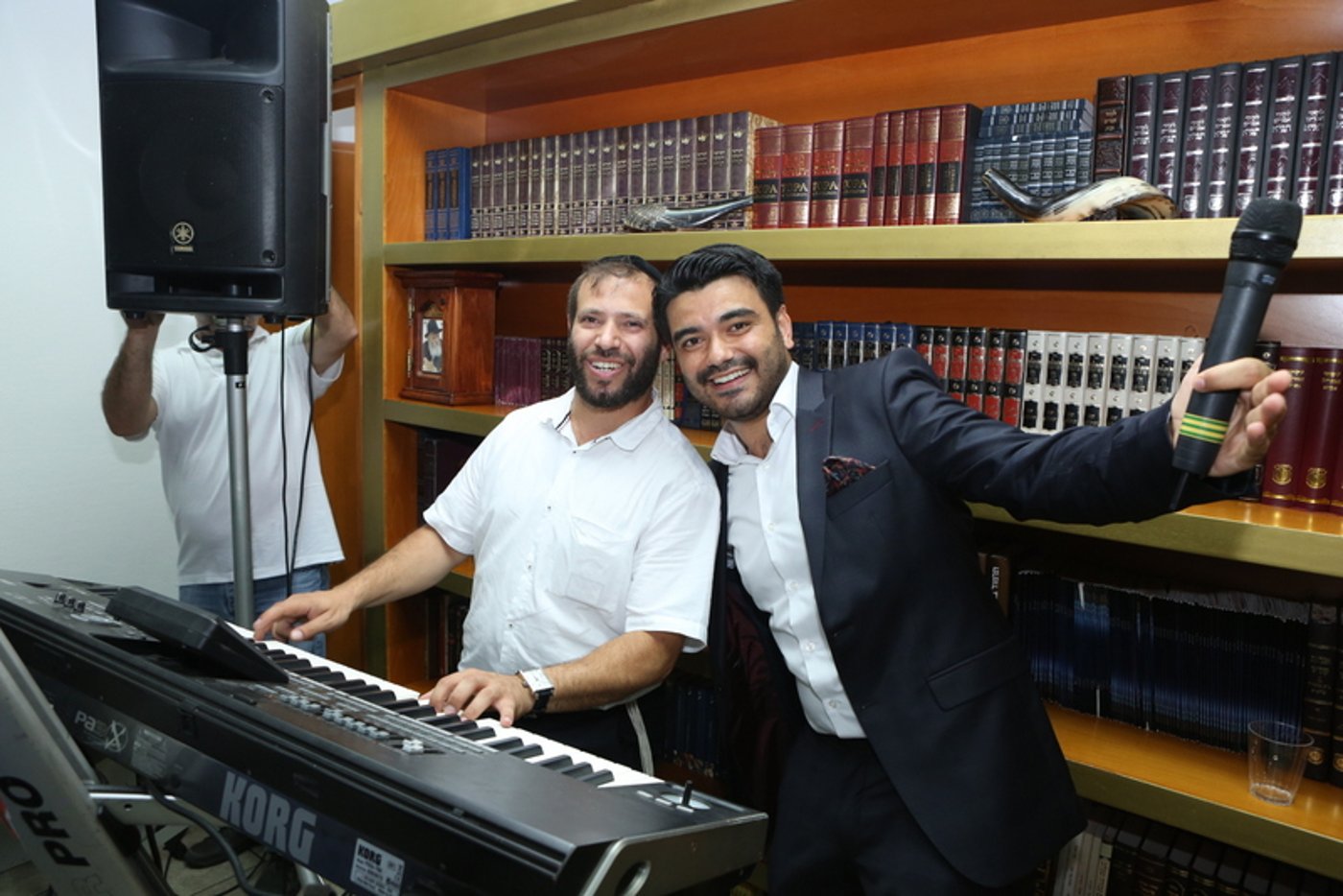 תיעוד: משפחות הנופלים הכניסו ספר תורה בקפריסין