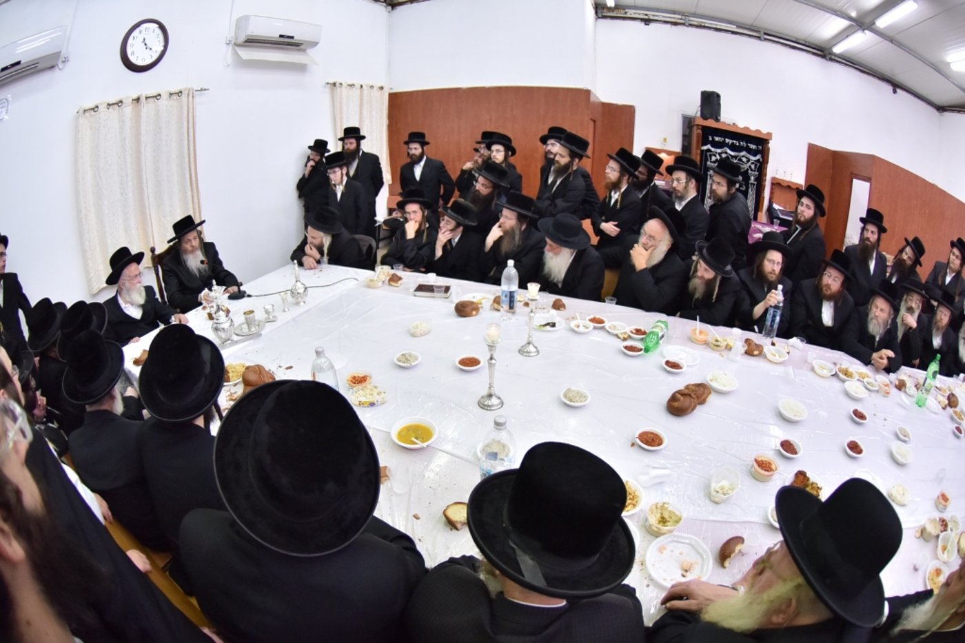 גלריה: טיש יארצייט ב'שומרי אמונים'