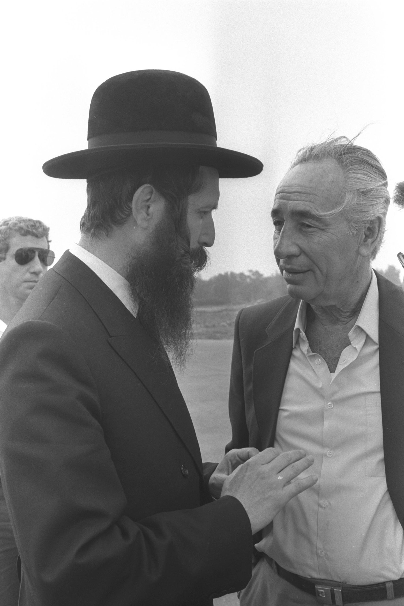 הרב יצחק דוד גרוסמן: עשו מעשה טוב לרפואת פרס