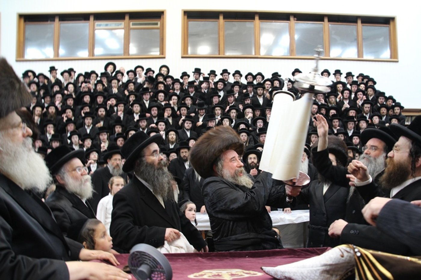 תיעוד: רחמסטריווקא חגגה עם ספר התורה החדש