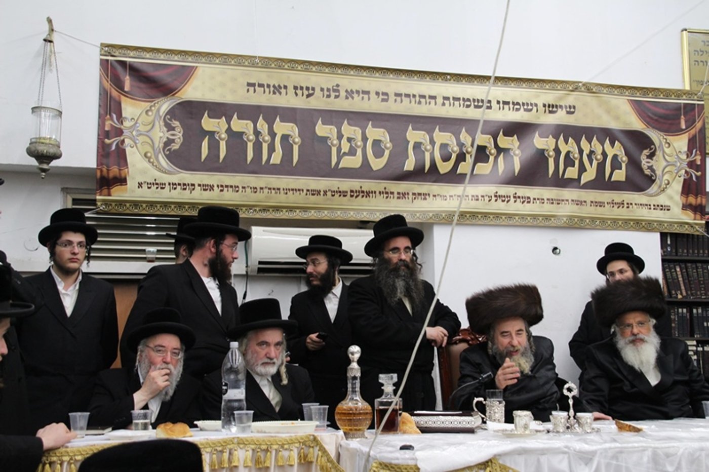תיעוד: רחמסטריווקא חגגה עם ספר התורה החדש