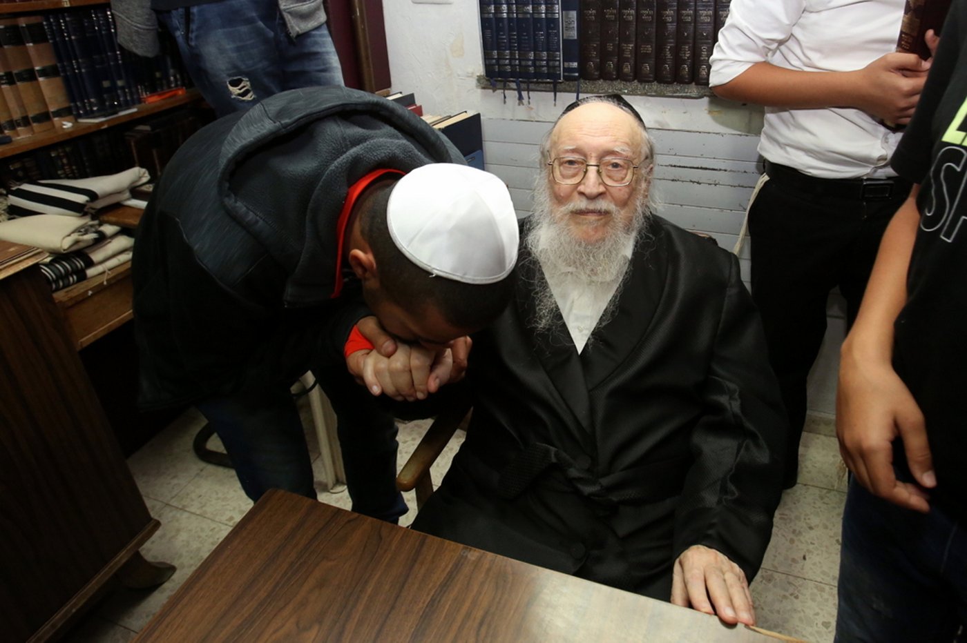 חבר המועצת שר עם הצעירים: "וטהר ליבנו"
