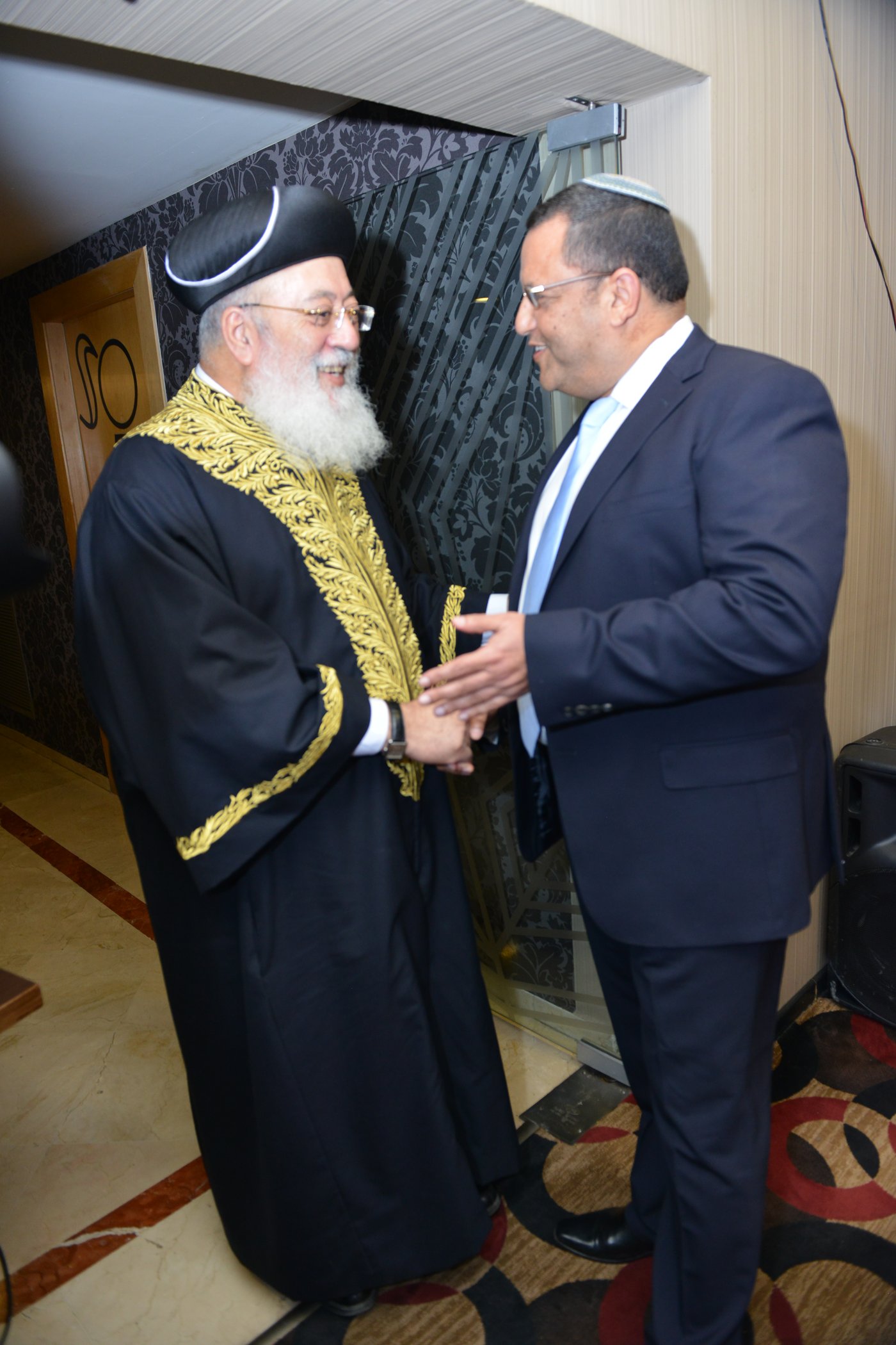 משה ליאון חגג 'הרמת כוסית' עם שר הביטחון