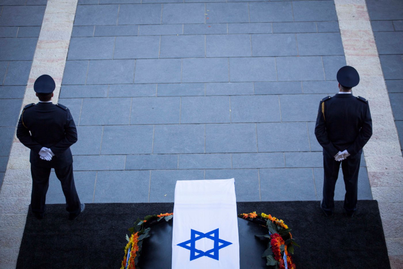 ארונו של פרס ברחבת משכן הכנסת, היום