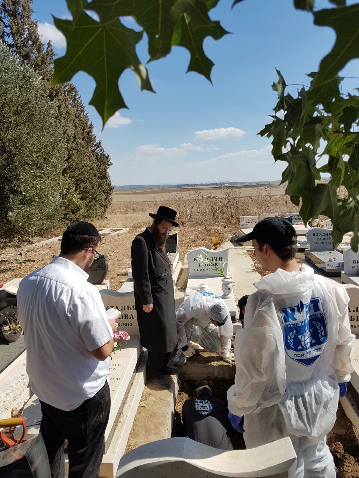 אחרי 4 שנים בבית קברות נוצרי: המת היהודי זוהה והובא לקבורה כהלכה