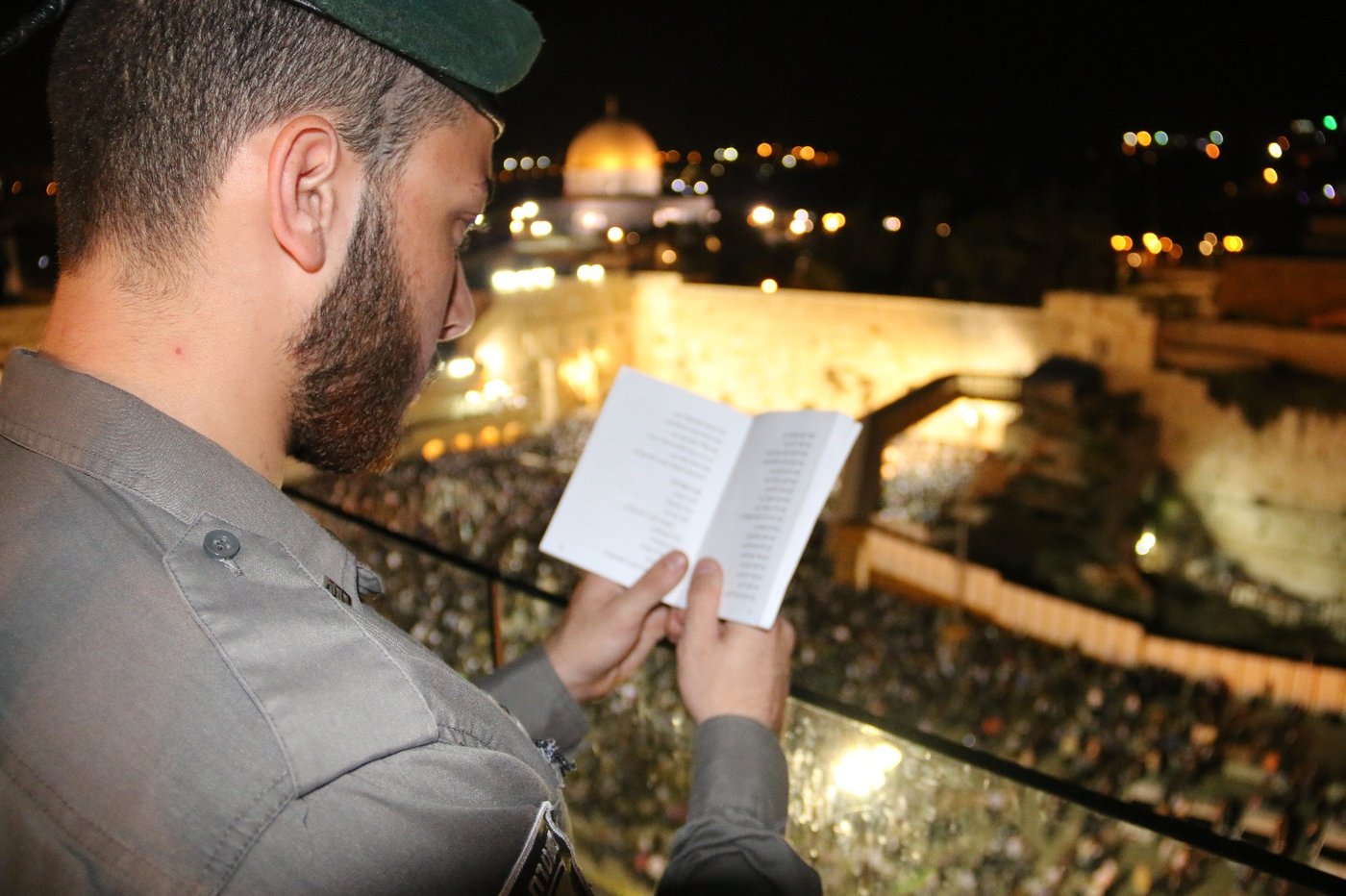 הכותל המערבי: אלפים אמרו סליחות עם המקובל הרב יעקב עדס