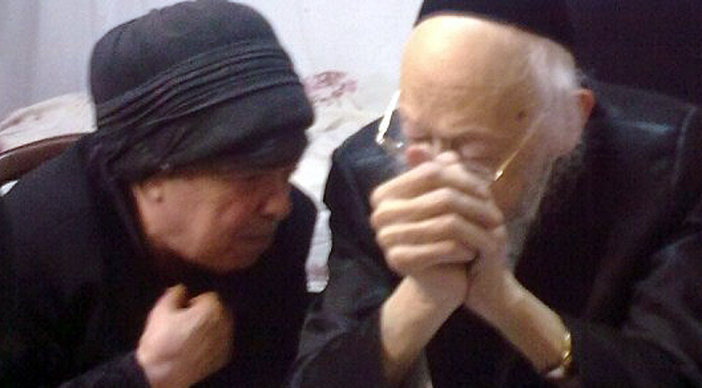 הרבנית בשיחה עם אביה מרן הגרי"ש אלישיב זצ"ל