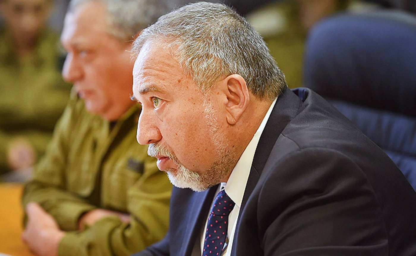 שר הביטחון אביגדור ליברמן, ארכיון