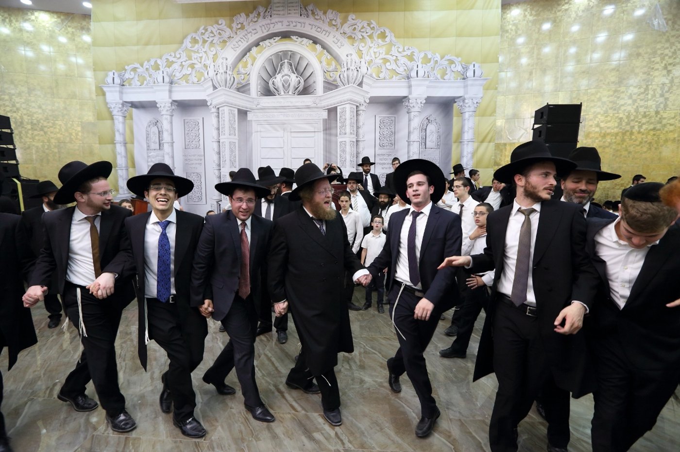 מאיר אדלר הקפיץ את "עטרת שלמה". צפו
