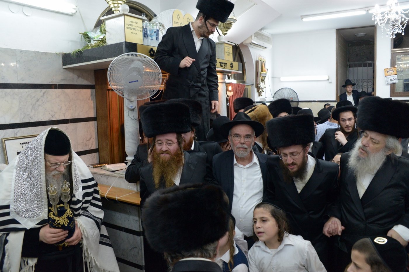 הקפות וניגון מרטיט | תיעוד ממודז'יץ