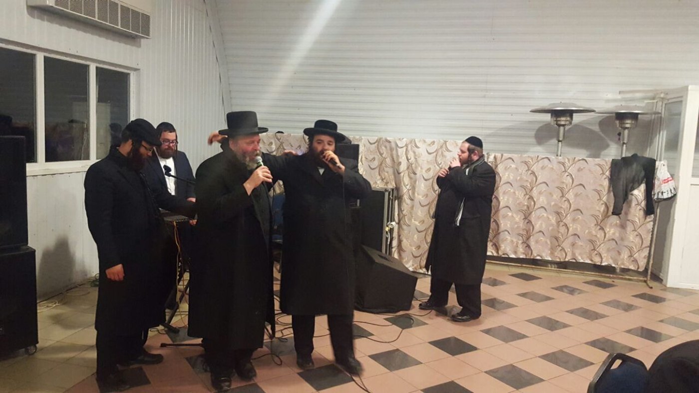 במסע לברדיטשוב: מנחם גשייד פצח בשירה