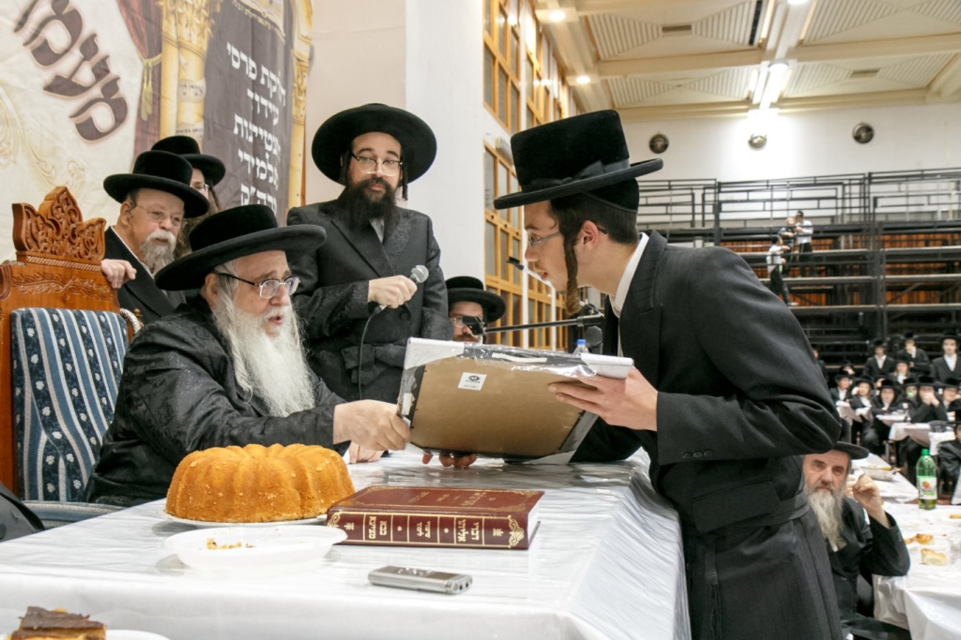 תיעוד: מעמד הוקרה "ושננתם" בחסידות צאנז