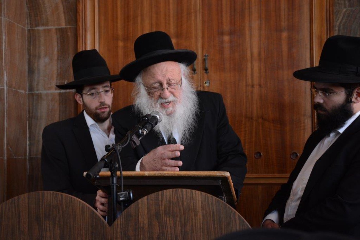 אלפים בהלווית ראש ישיבת סלבודקא רבי נתן צבי שולמן זצ"ל. צפו