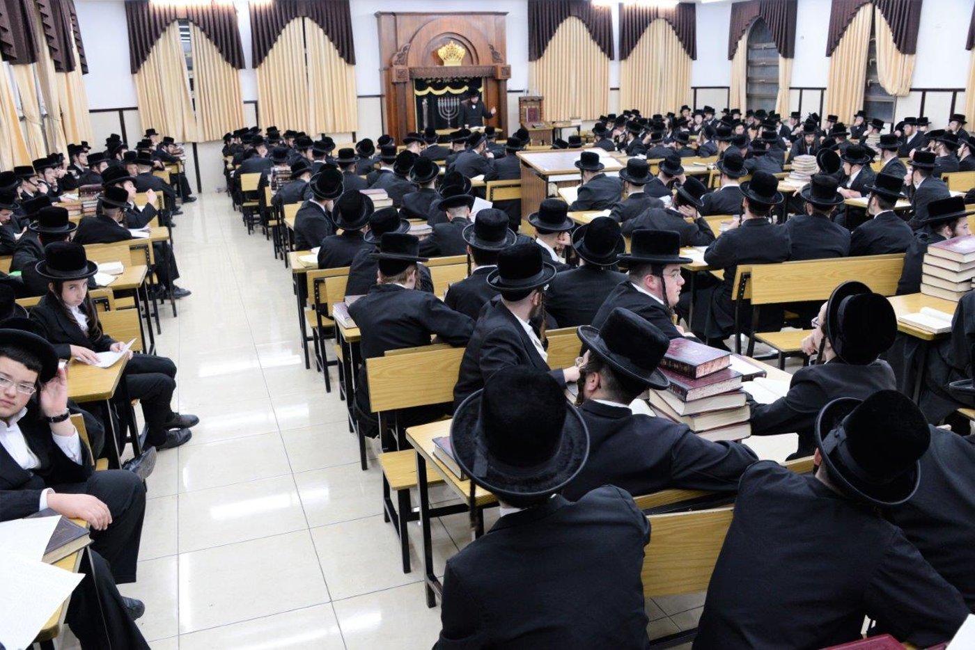 תיעוד: בנו של הרבי מבעלזא בביקור בחיפה