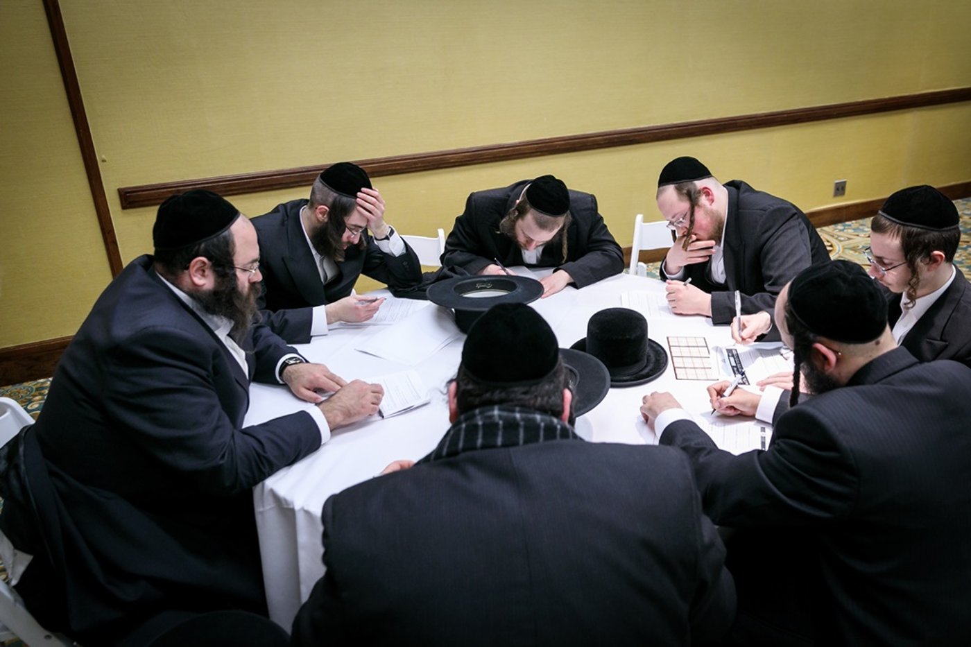 סאטמר: יומיים רצופים במלון - עד לסיום מסכת | צפו