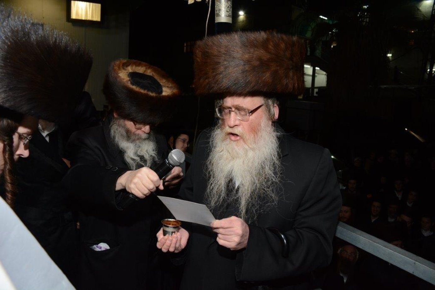 ‏‏המונים בשמחת החתונה בחצרות ספינקא פוריסוב