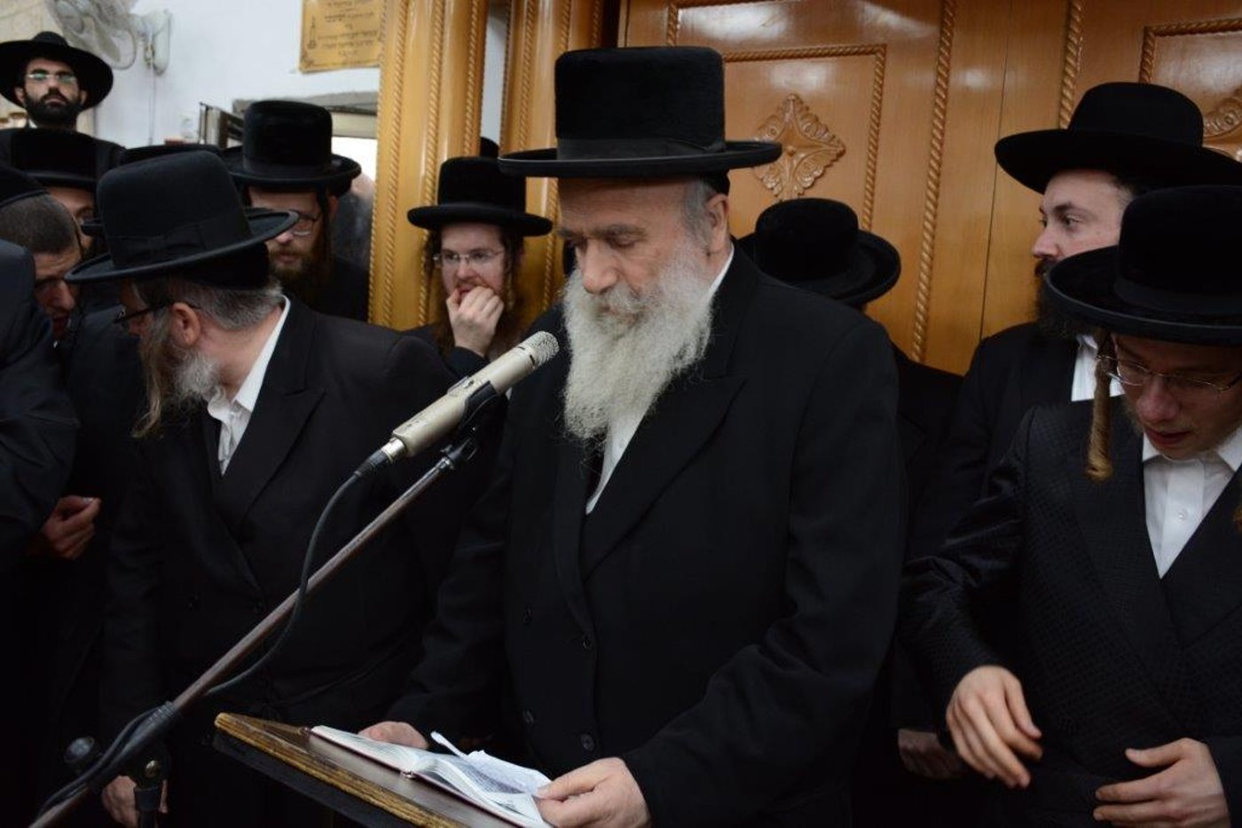 המונים בהלווית האדמו"ר מז'מיגראד זצ"ל