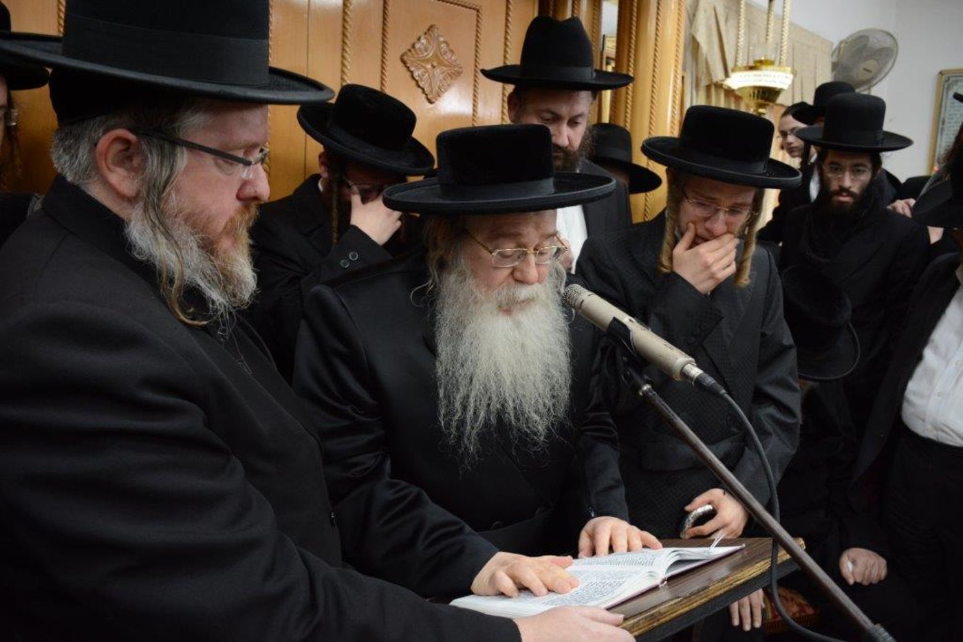 המונים בהלווית האדמו"ר מז'מיגראד זצ"ל