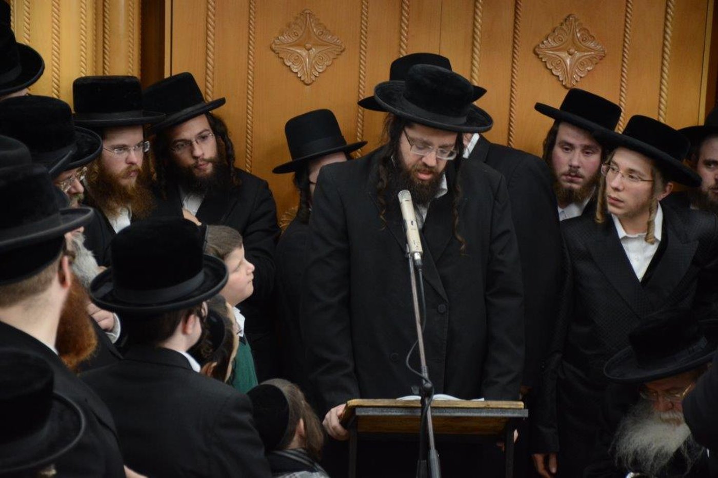 המונים בהלווית האדמו"ר מז'מיגראד זצ"ל