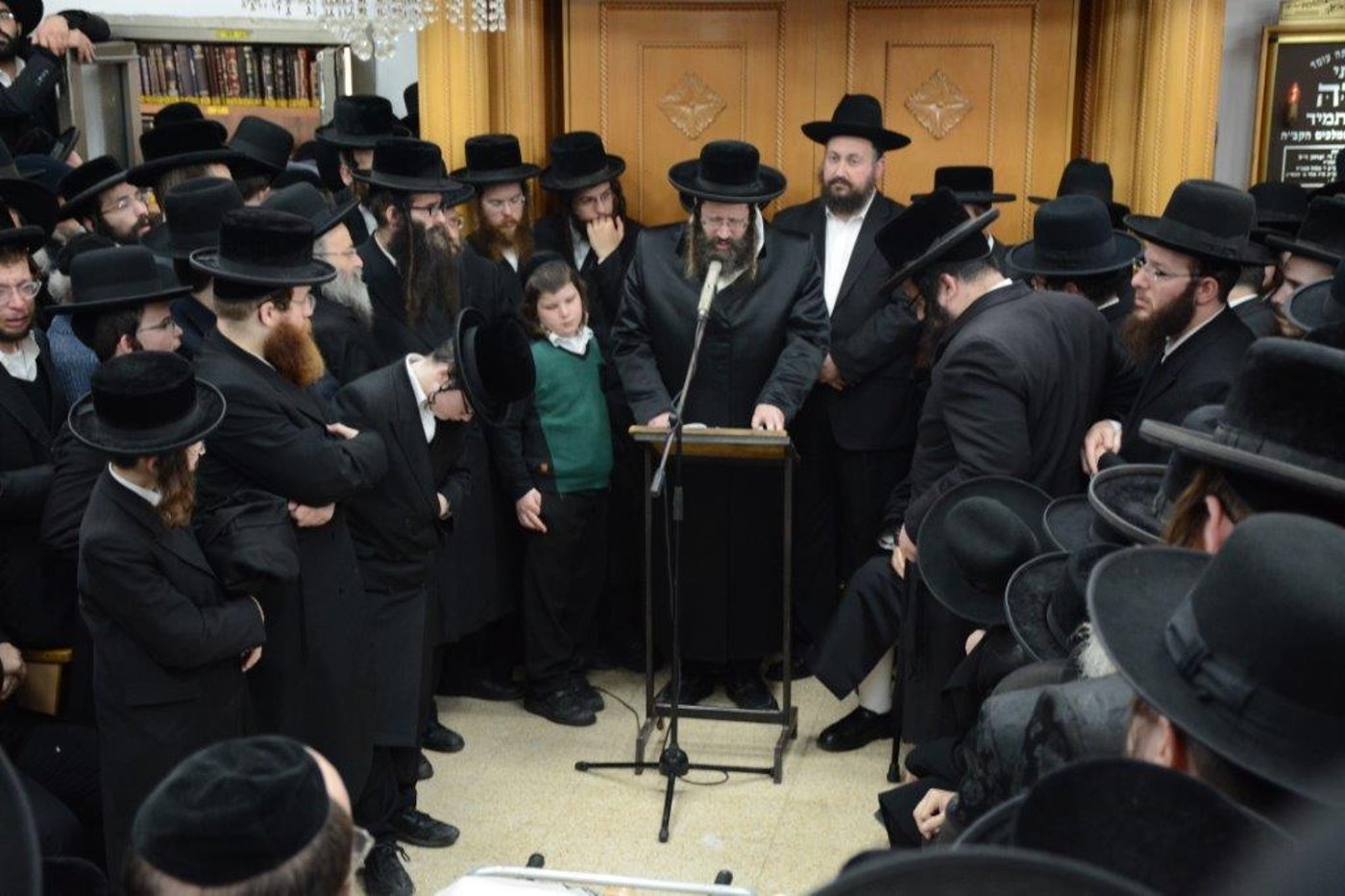 המונים בהלווית האדמו"ר מז'מיגראד זצ"ל