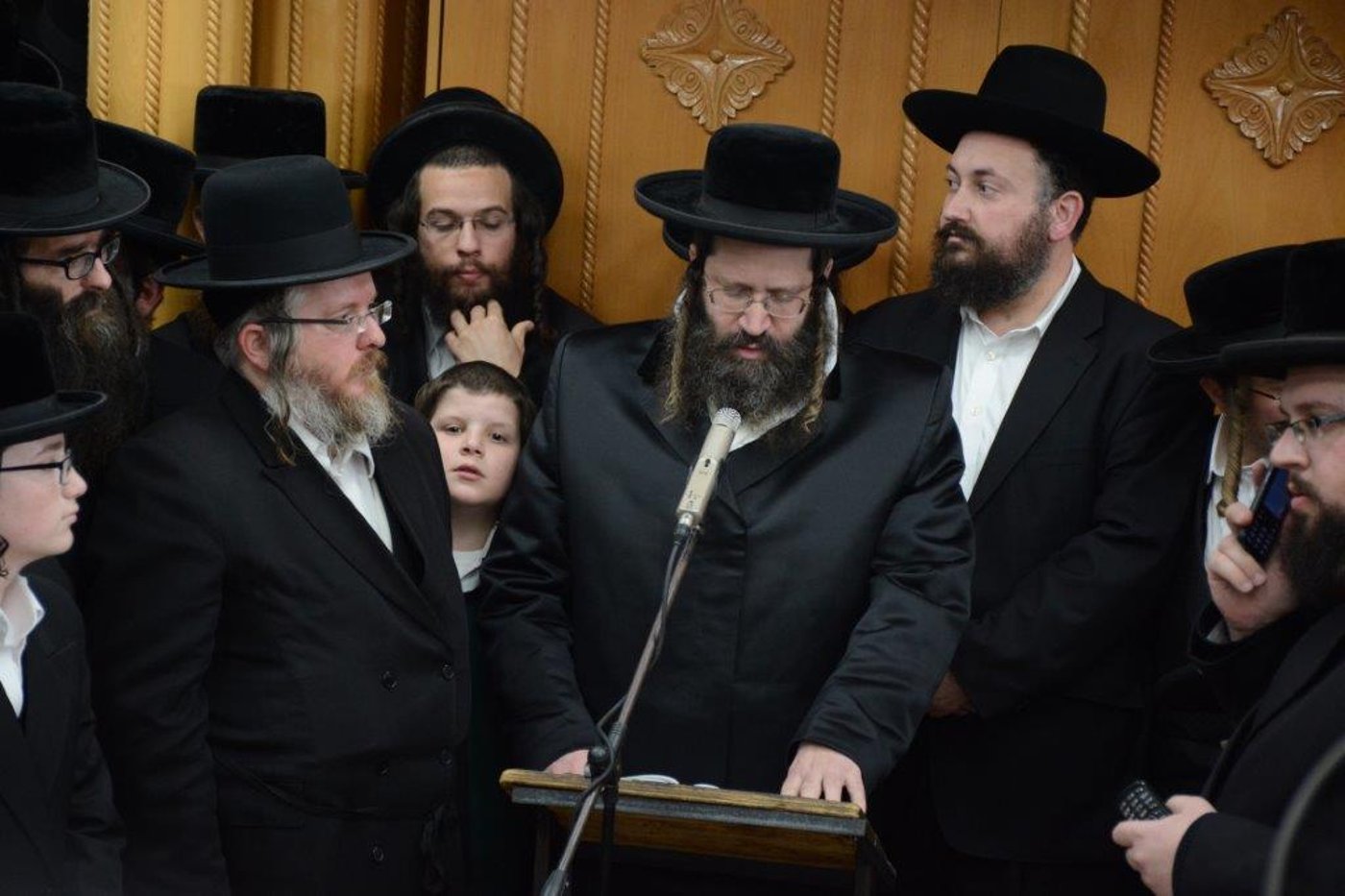 המונים בהלווית האדמו"ר מז'מיגראד זצ"ל