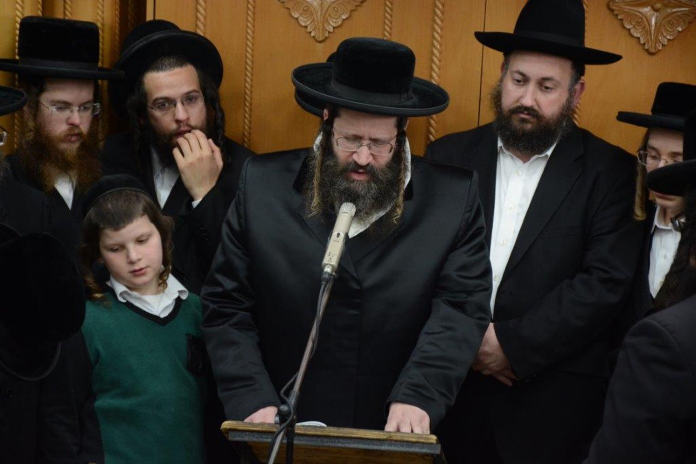 המונים בהלווית האדמו"ר מז'מיגראד זצ"ל