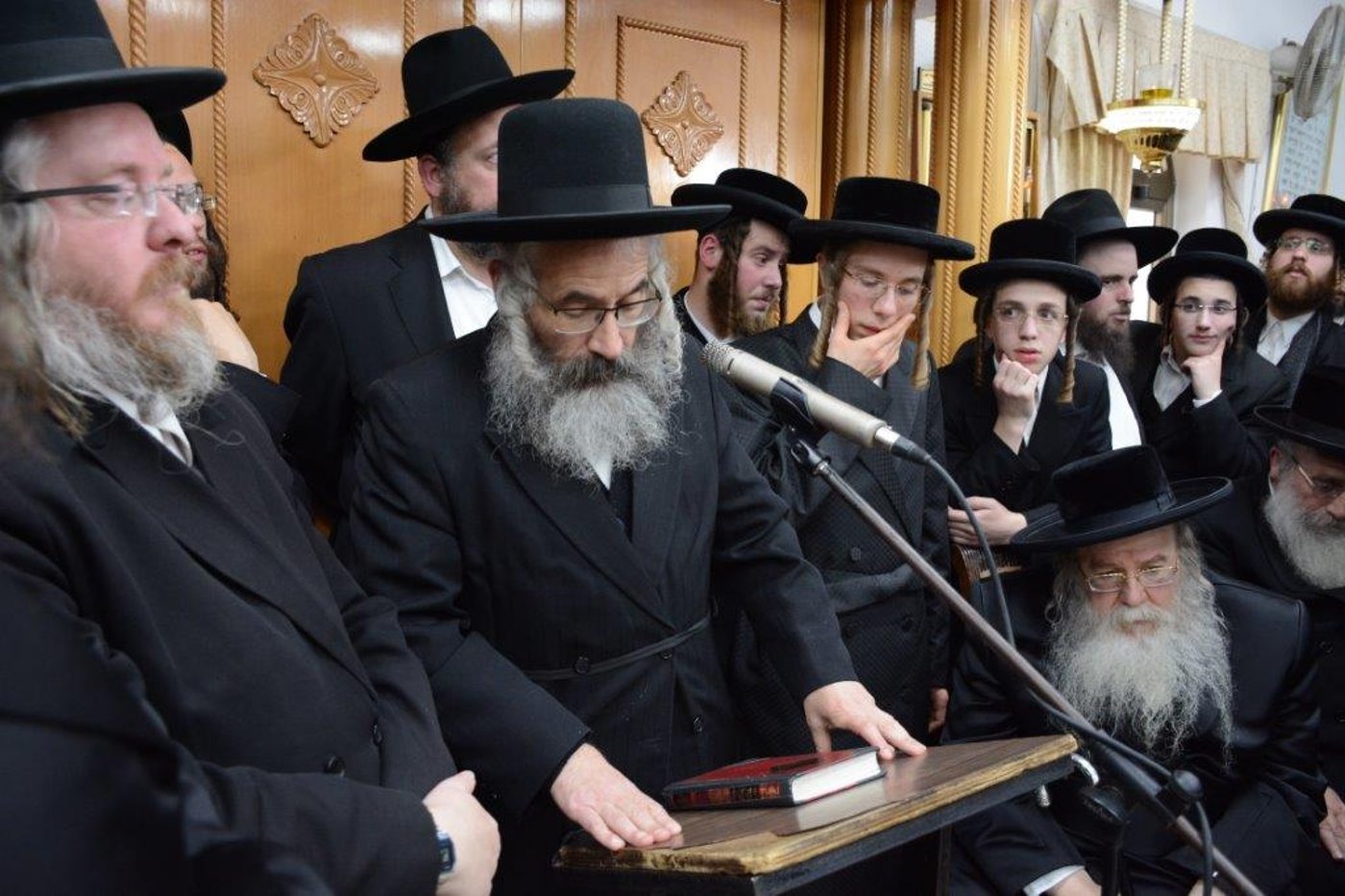 המונים בהלווית האדמו"ר מז'מיגראד זצ"ל