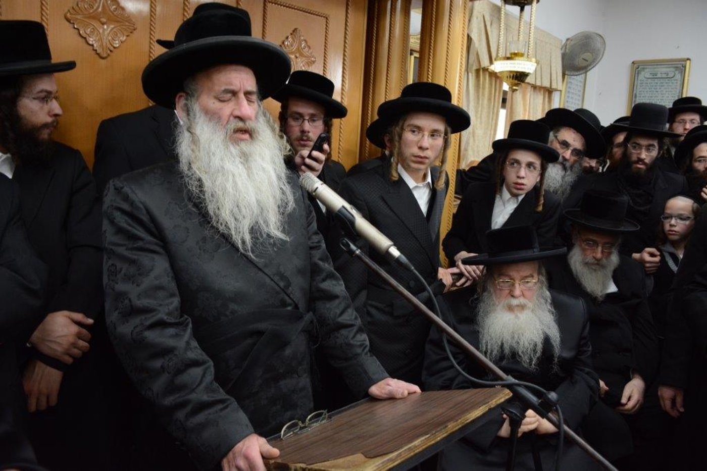 המונים בהלווית האדמו"ר מז'מיגראד זצ"ל