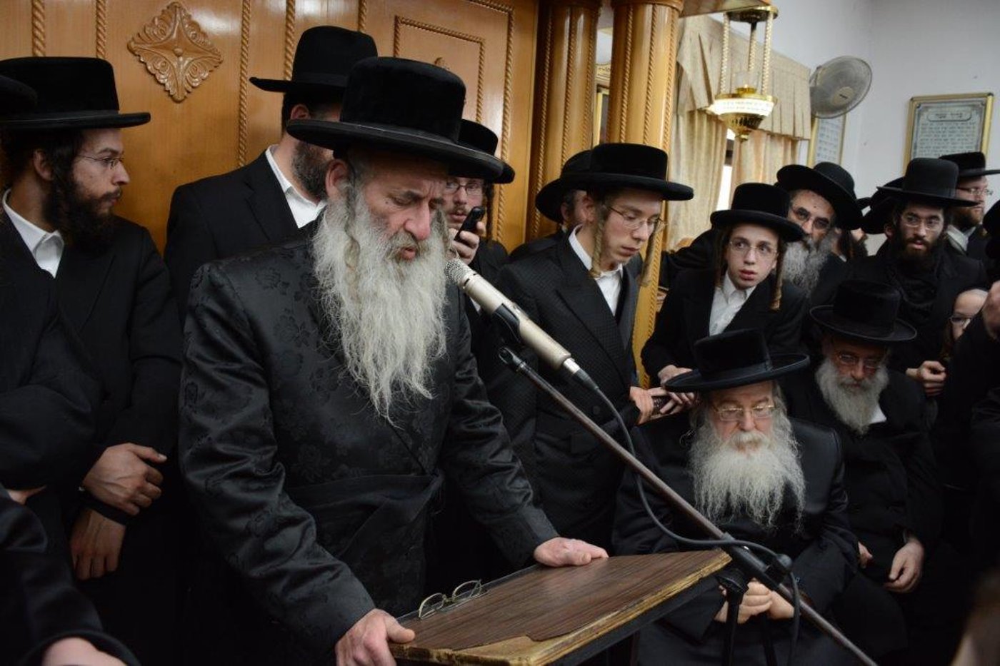 המונים בהלווית האדמו"ר מז'מיגראד זצ"ל