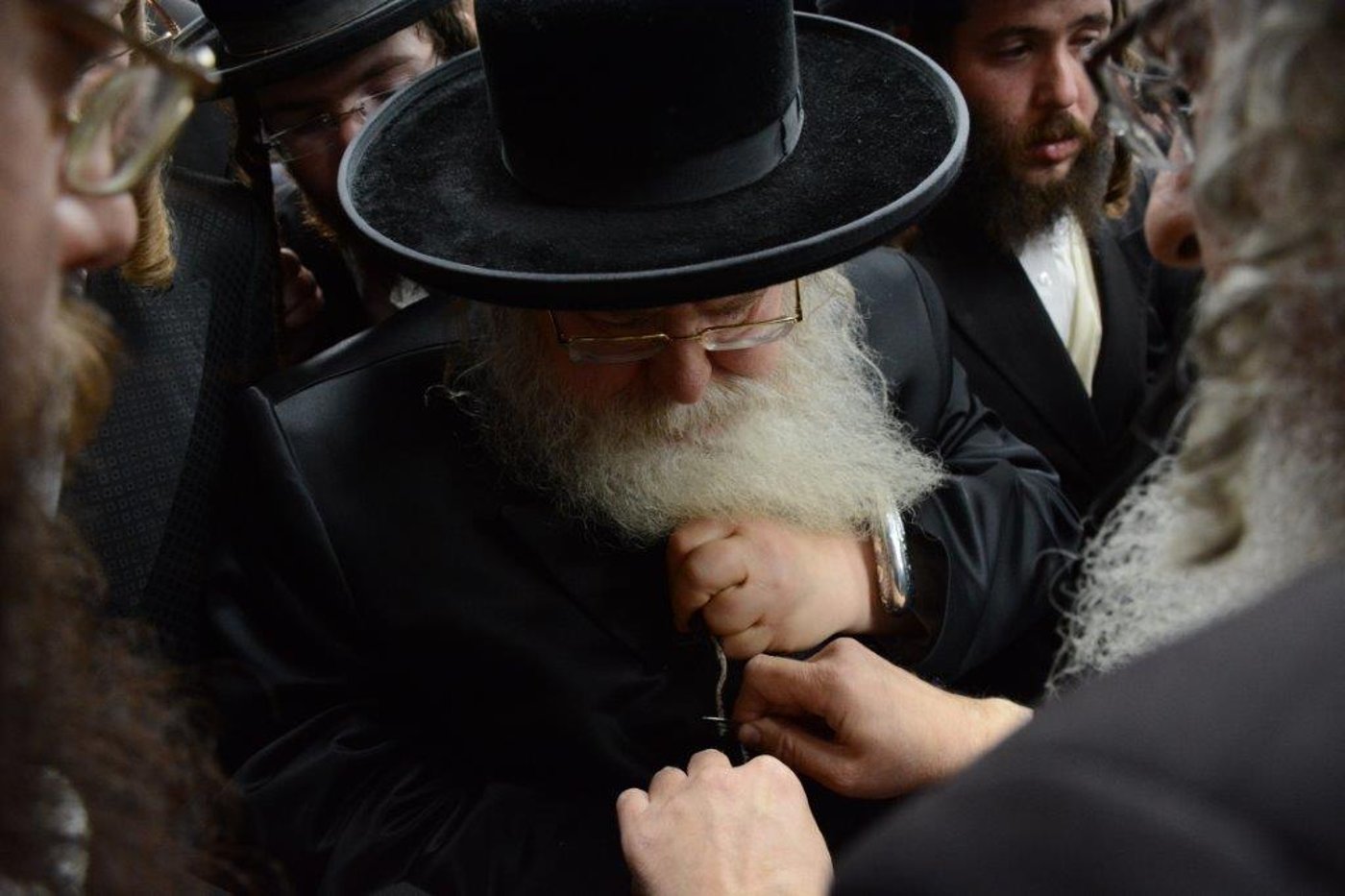 המונים בהלווית האדמו"ר מז'מיגראד זצ"ל