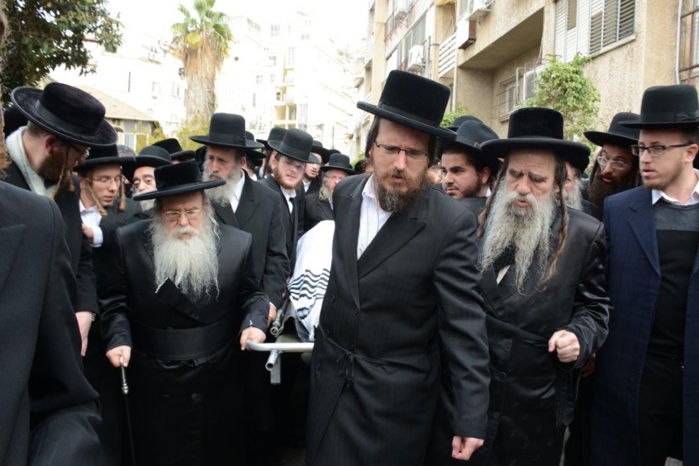 המונים בהלווית האדמו"ר מז'מיגראד זצ"ל
