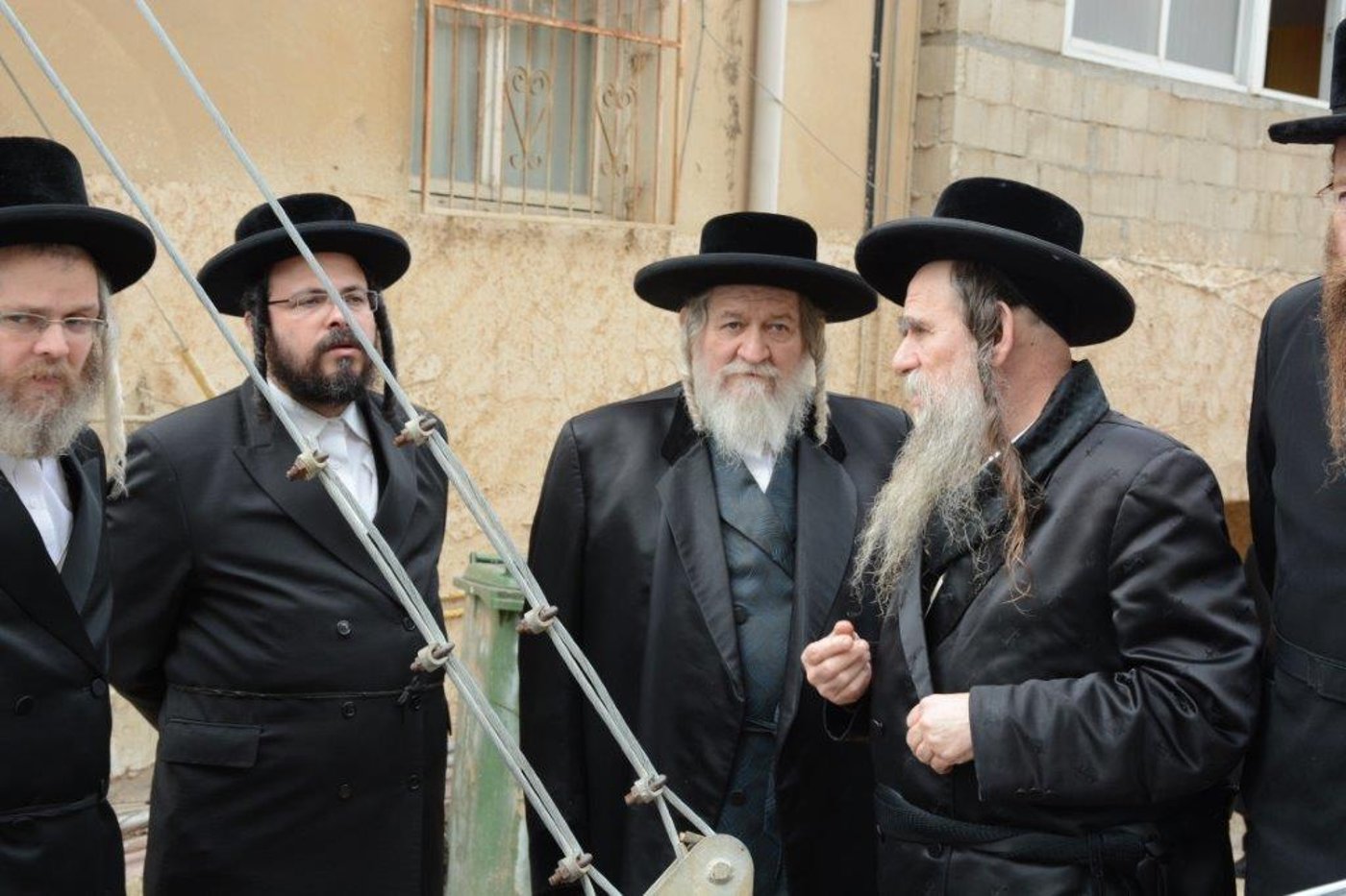 המונים בהלווית האדמו"ר מז'מיגראד זצ"ל