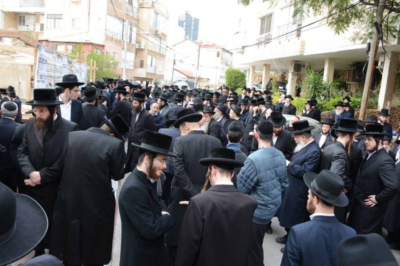 המונים בהלווית האדמו"ר מז'מיגראד זצ"ל