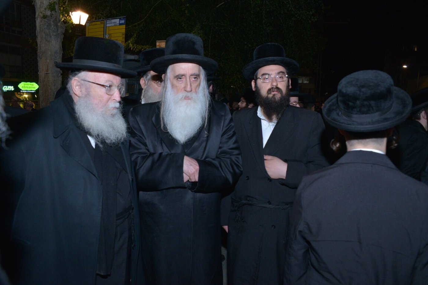 מסע הלוויה לרבנית הצדקנית מקרעטשניף