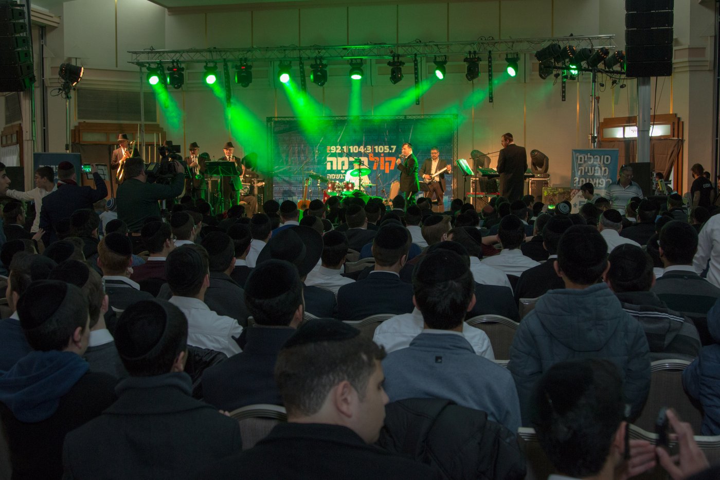 מאות השתתפו במופע של רדיו 'קול ברמה' וילדי משי