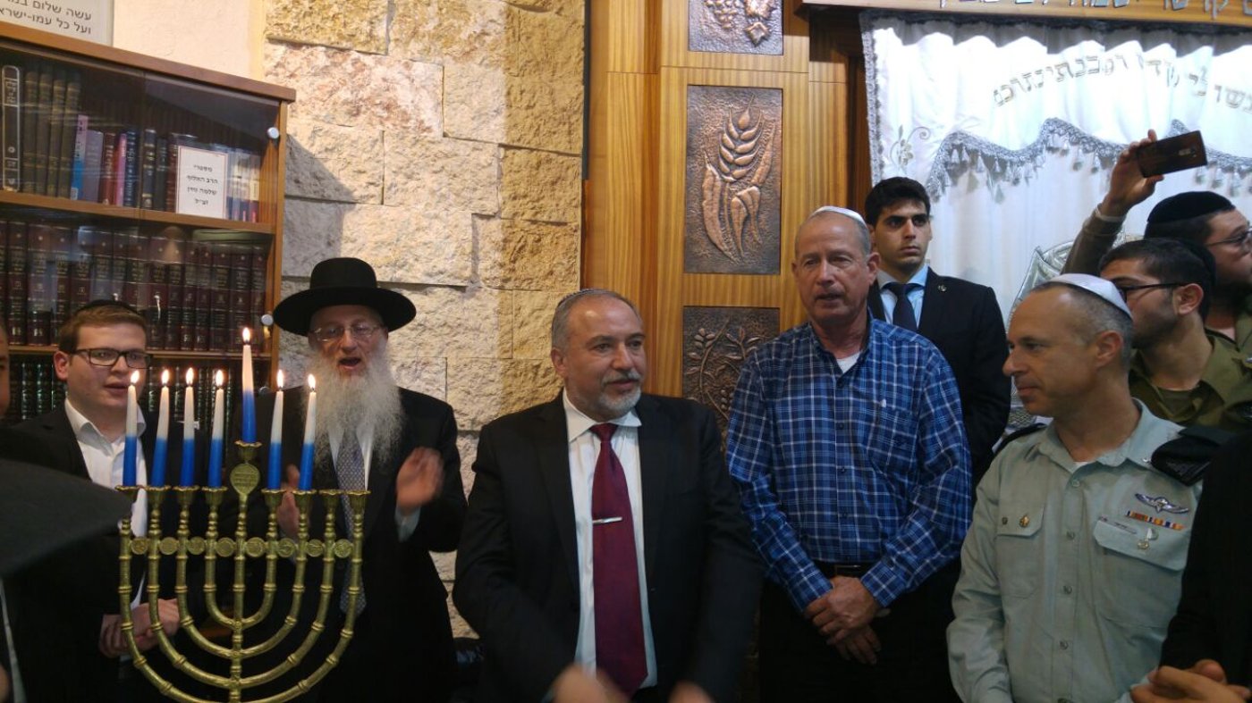 ליברמן לחיילים: "מי שעושה לכם שיימינג עובד עבודה זרה"