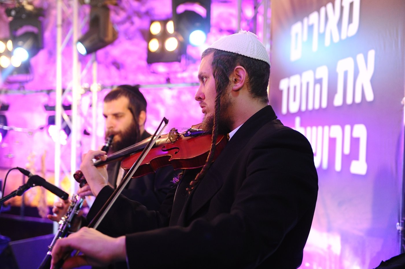 מאות מתנדבי זק"א השתתפו בערב "מאירים את החסד" במערת צדקיהו