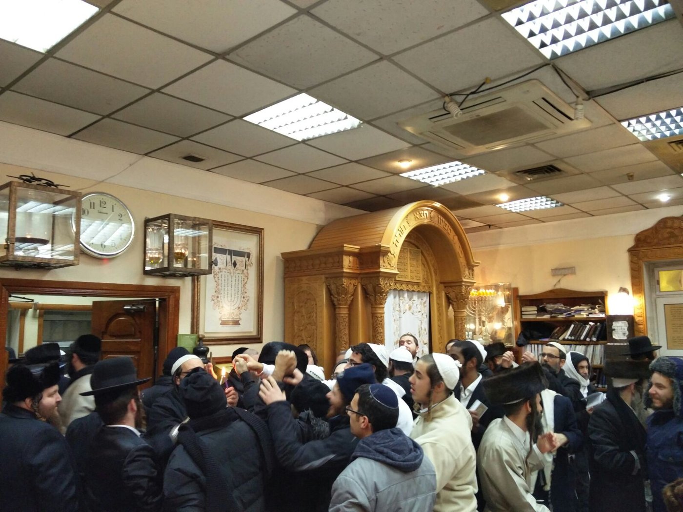צפו בתיעוד: שבת חנוכה באומן