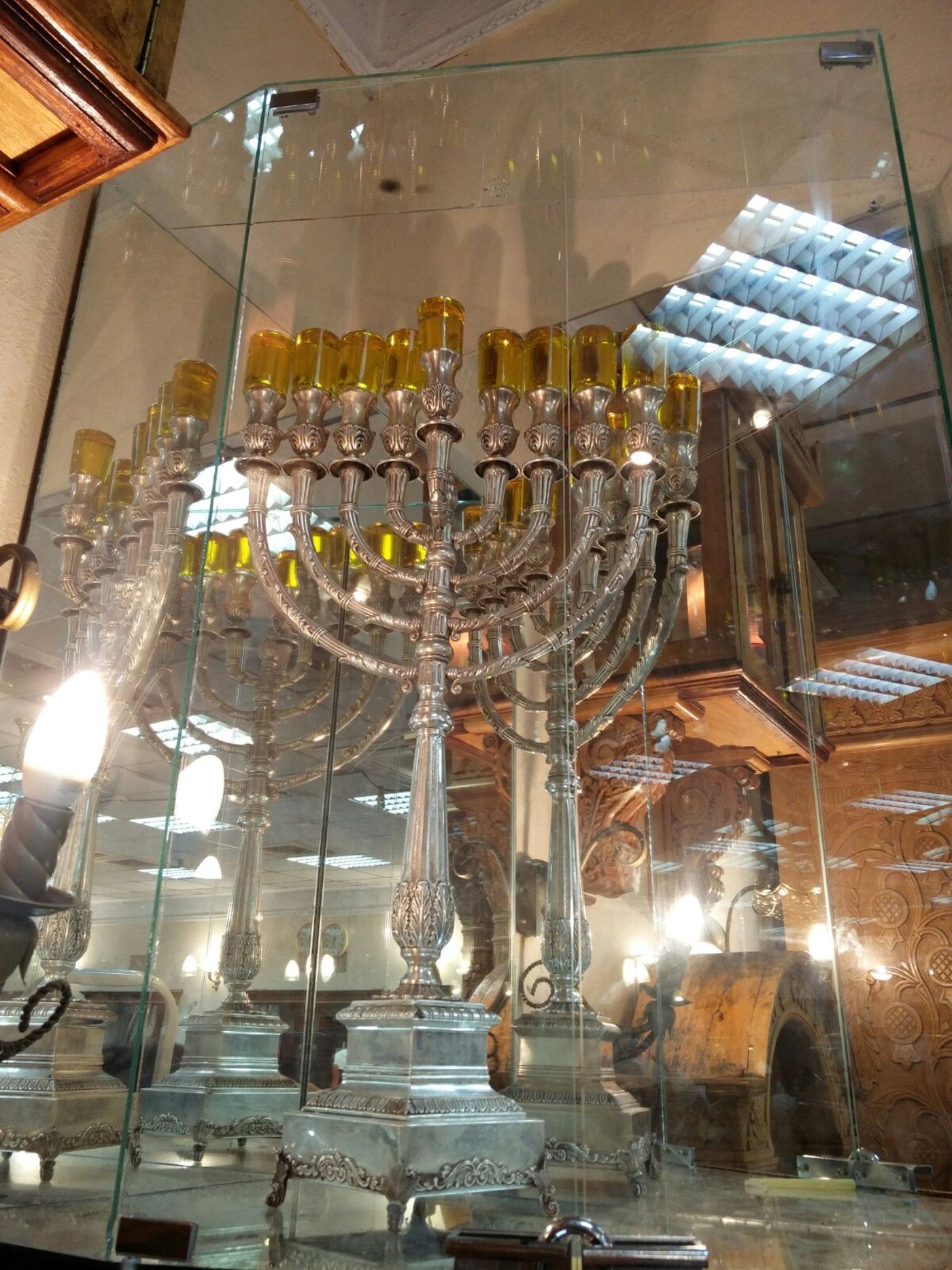 צפו בתיעוד: שבת חנוכה באומן