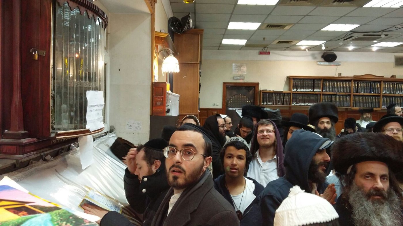 צפו בתיעוד: שבת חנוכה באומן