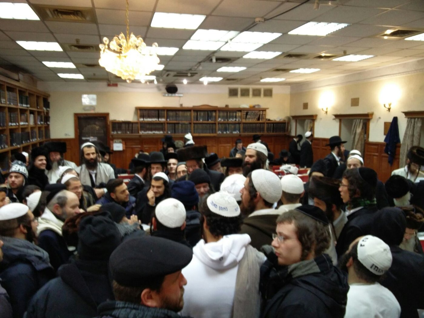 צפו בתיעוד: שבת חנוכה באומן